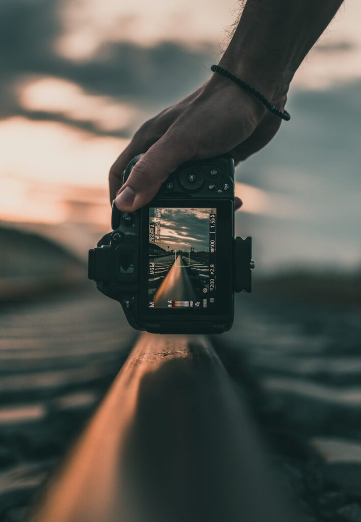 Visual storytelling services — Steve Meadow beim Filmen, Weltenlaeufer Berlin